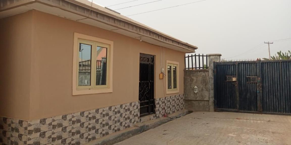The Edgewood Manor, Entire Service Apartment With 24 Hours Power Akure Exterior photo